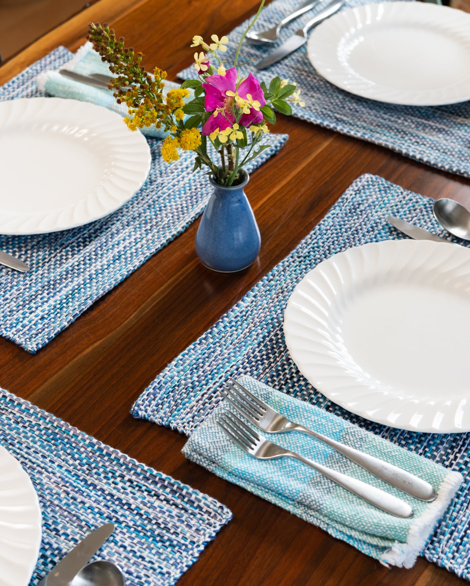 Weaving a Sustainable Future: 5 Ethical Benefits of Purchasing Loom-Created Products